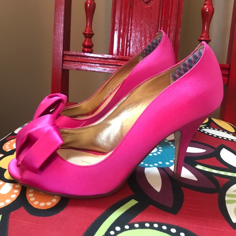 Kate Spade satin pump 9B
